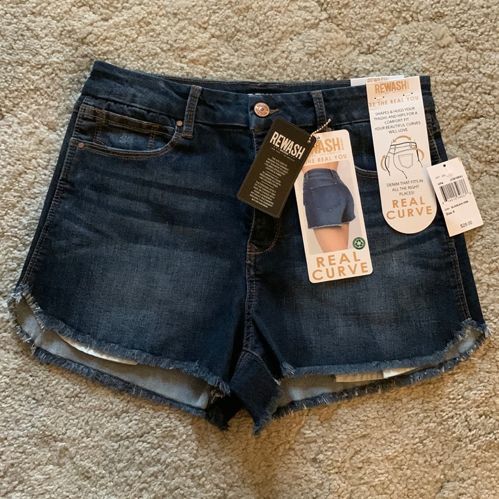Rewash “Real Curve” High Rise Frayed Jean Shorts